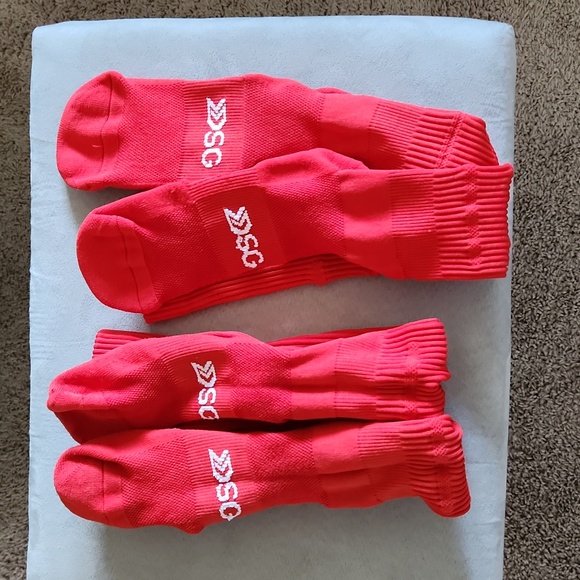 Dicks Sporting Goods youth Soccer socks 2 pairs - Picture 1 of 10